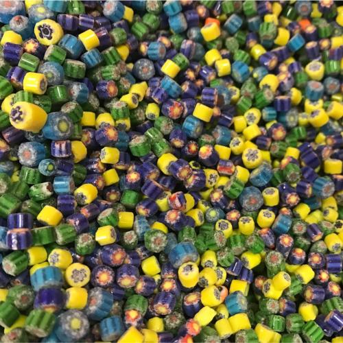 Millefiori déclassé mosaïque mix couleurs jaune vert bleu diamètre de  3-6 mm par 100g pour fusing